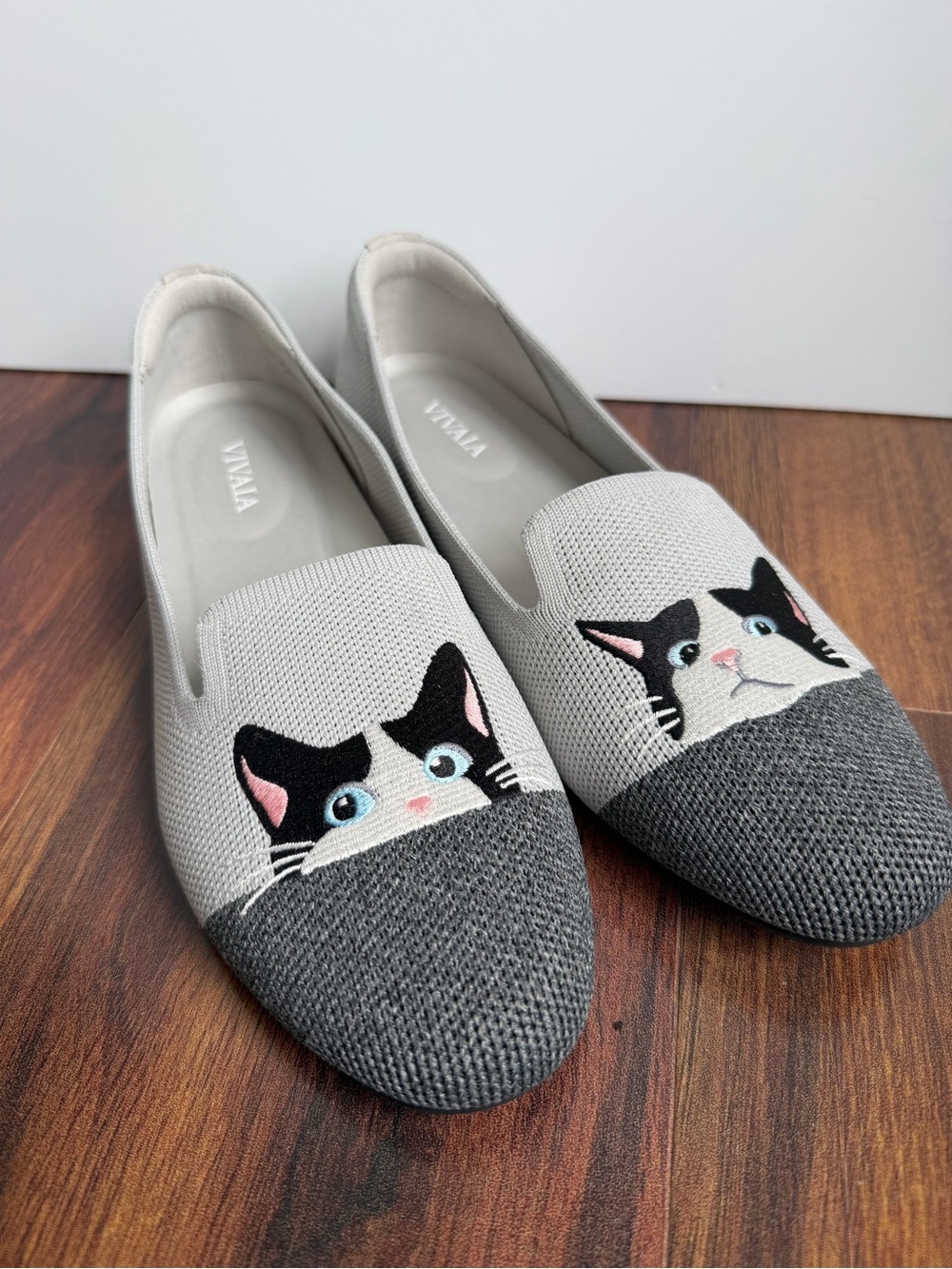 Vivaia Round-Toe Embroidered Loafers Audrey Peeking Tuxedo Cat Womens 5